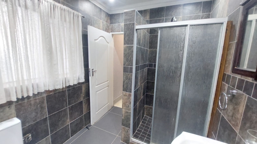 6 Bedroom Property for Sale in Doringkruin North West